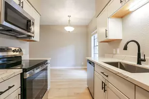 203 E 31st St, Austin, TX 78705 - Photo 12