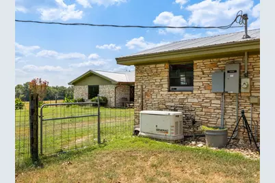 1045 Private Road 7005, Lexington, TX 78947 - Photo 24