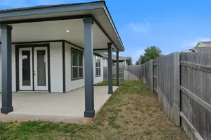 8201 Greyhawk Cv, Austin, TX 78744 - Photo 26