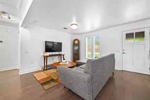 910 E 54th St, Austin, TX 78751 - Photo 6