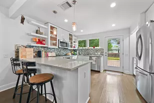 910 E 54th St, Austin, TX 78751 - Photo 8