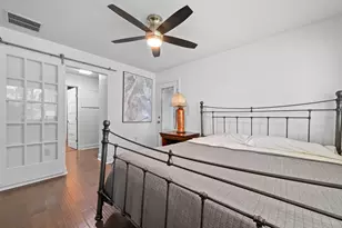 910 E 54th St, Austin, TX 78751 - Photo 12