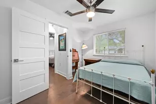 910 E 54th St, Austin, TX 78751 - Photo 18
