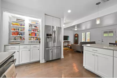 910 E 54th Street, Austin, TX 78751 - Photo 10