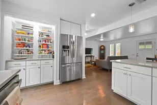 910 E 54th St, Austin, TX 78751 - Photo 10