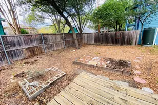 404 E 35th Street E, Austin, TX 78705 - Photo 16