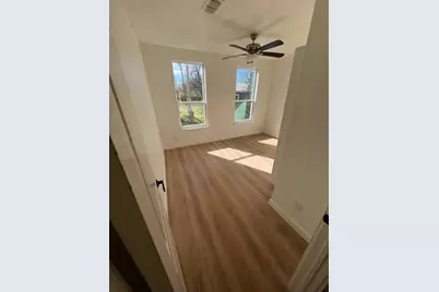 115 W Ila Street, Elgin, TX 78621 - Photo 8