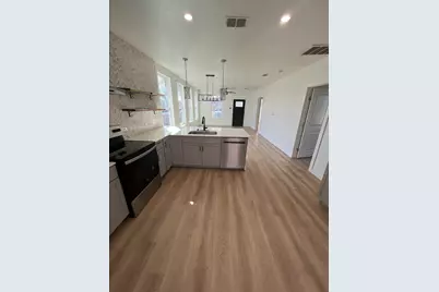 115 W Ila Street, Elgin, TX 78621 - Photo 4