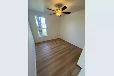 115 W Ila Street, Elgin, TX 78621 - Photo 12