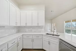 102 Bosque Dr, Hutto, TX 78634 - Photo 4