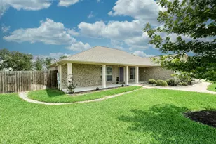 102 Bosque Dr, Hutto, TX 78634 - Photo 2