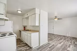 2810 Cypress Bend Cir, Bryan, TX 77801 - Photo 2