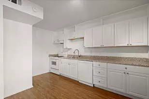 620 S 1st St, Austin, TX 78704 - Photo 12