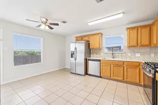 14425 Lemongrass Ln, Pflugerville, TX 78660 - Photo 2