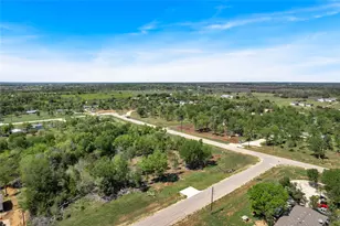 114 Empire St, Elgin, TX 78621 - Photo 4