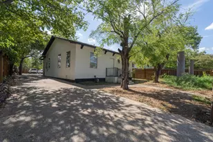 6707 Santos St, Austin, TX 78741 - Photo 12