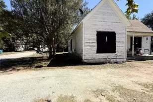 907 N Central Ave, Cameron, TX 76520 - Photo 2