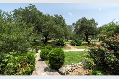 423 Wetzel, Kyle, TX 78640 - Photo 4