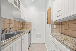 1110 W 22nd St, Austin, TX 78705 - Photo 8