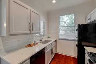 611 E 45th St, Austin, TX 78751 - Photo 8