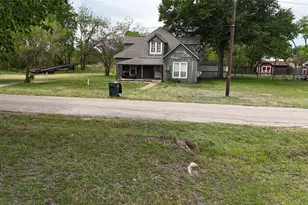 517 Giddings St, Lexington, TX 78947 - Photo 1