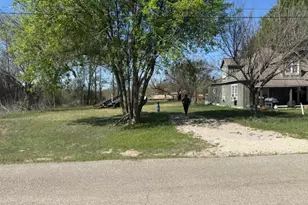 517 Giddings St, Lexington, TX 78947 - Photo 2