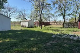 517 Giddings St, Lexington, TX 78947 - Photo 4