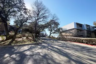 620 S 1st St, Austin, TX 78704 - Photo 32