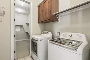205 E Adelanta Place, Round Rock, TX 78681 - Photo 22