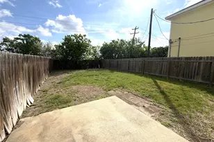 1512 S Medina St, Lockhart, TX 78644 - Photo 18