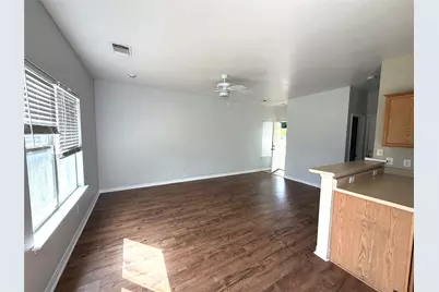 1512 S Medina Street, Lockhart, TX 78644 - Photo 4