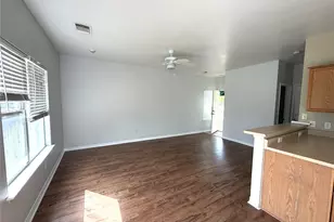 1512 S Medina St, Lockhart, TX 78644 - Photo 4