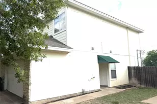 1512 S Medina St, Lockhart, TX 78644 - Photo 2