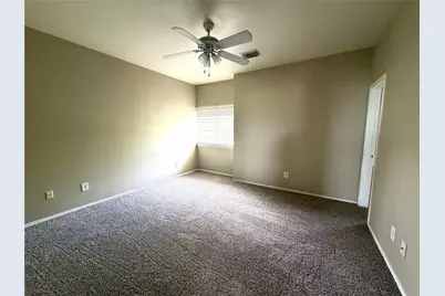 1512 S Medina Street, Lockhart, TX 78644 - Photo 8