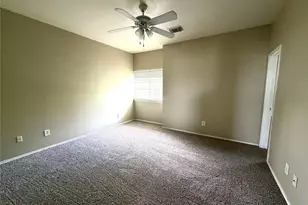 1512 S Medina St, Lockhart, TX 78644 - Photo 8