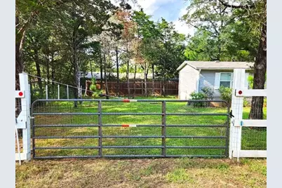 184 Arrowhead Drive, Smithville, TX 78957 - Photo 12