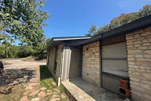 1103 Hillyer St, San Marcos, TX 78666 - Photo 4