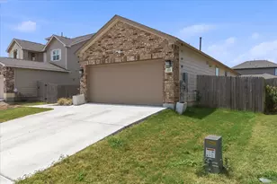 223 Pitkin Dr, Lockhart, TX 78644 - Photo 6