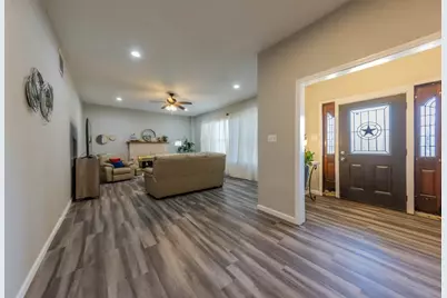 1212 N Main Street, Elgin, TX 78621 - Photo 4