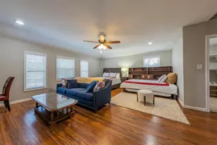 1212 N Main St, Elgin, TX 78621 - Photo 16