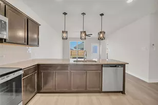 121 Walk Wy, Jarrell, TX 76537 - Photo 22