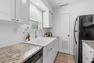 1106 W 22nd St, Austin, TX 78705 - Photo 12