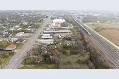 919 W 2nd Street, Taylor, TX 76574 - Photo 8