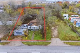 919 W 2nd St, Taylor, TX 76574 - Photo 1