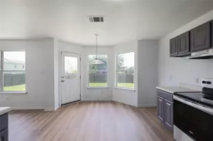 211 Phillips St, Hutto, TX 78634 - Photo 6