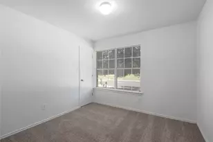 211 Phillips St, Hutto, TX 78634 - Photo 4