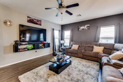 444 Major Lee Lane #14H, Jarrell, TX 76537 - Photo 4