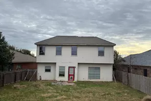 243 Engineers Pass, Jarrell, TX 76537 - Photo 2