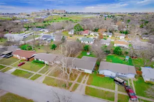 1910 S 13th St, Temple, TX 76504 - Photo 2