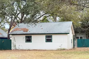 502 Main St, Smithville, TX 78957 - Photo 1